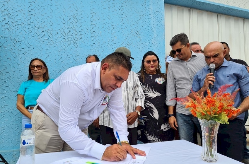 Prefeito João Neto assina ordens de serviço para beneficiar a sede e zona rural